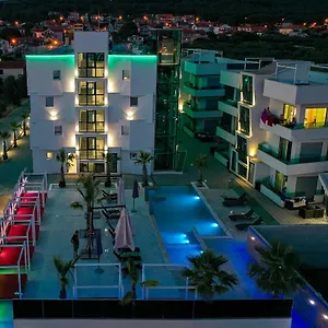 https://boutique-residence-cosmopolis.hotelinzadar.com