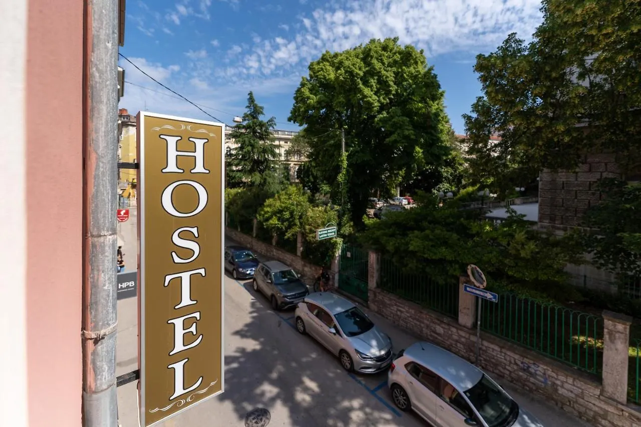 Hostel Antique